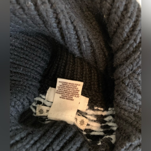 Fair isle Scandinavian style size small black and white knit sweater - Picture 7 of 8